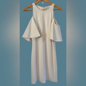 Halston crm cld shldr bell slv soft ponte lined drss SZ 6 wedding holiday